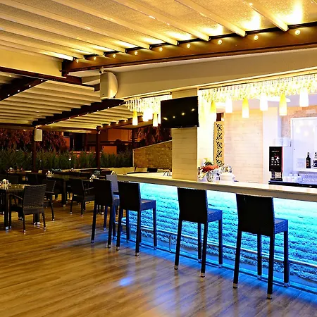 מלון Banu Luxury 3*