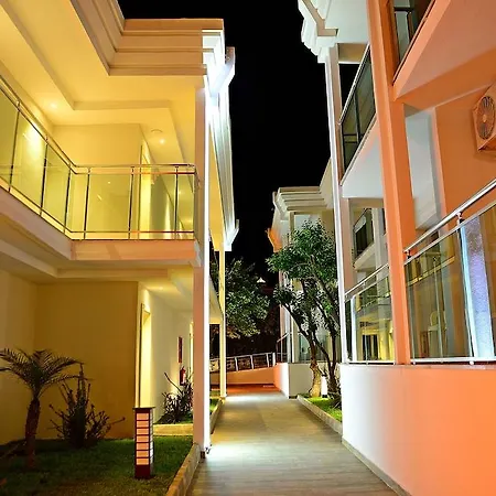 فندق Banu Luxury 3*